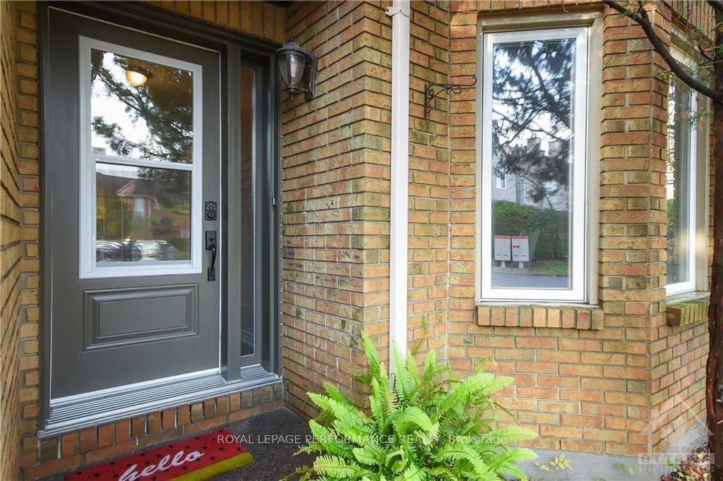 Townhouse sold at 32 BUCKINGHAM PVT, Hunt Club - Windsor Park Village and Area, 4802 - Hunt Club Woods, K1V 0K8 - MLS: X10410704