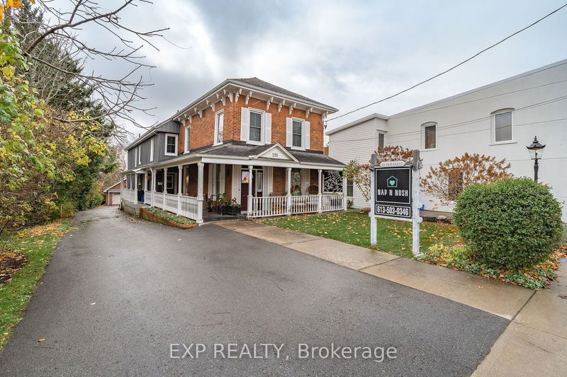 295 Main St, Prince Edward County - Bloomfield image-0-0