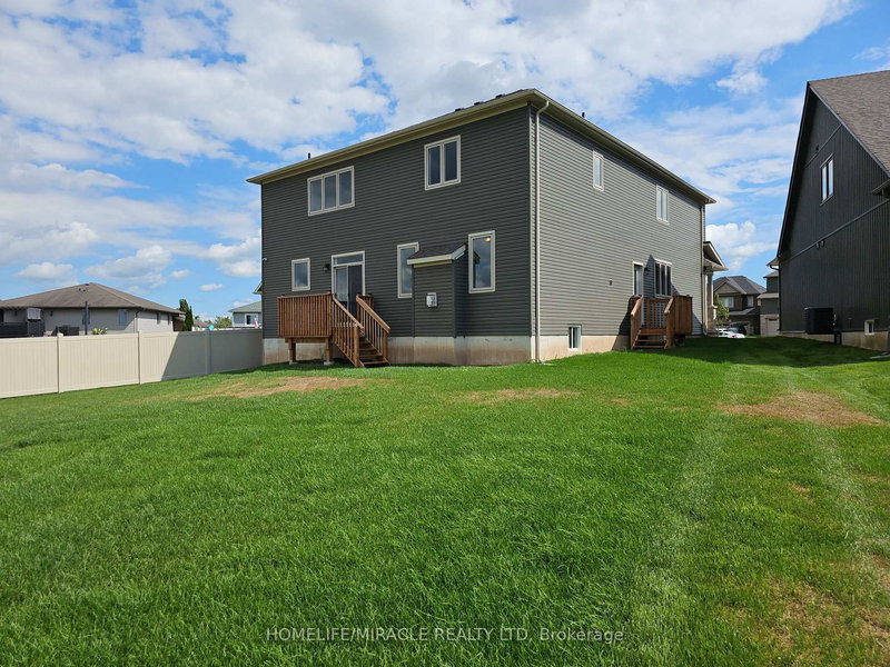 74 Oriole Cres, Port Colborne, L3K 6E2 | Image 2