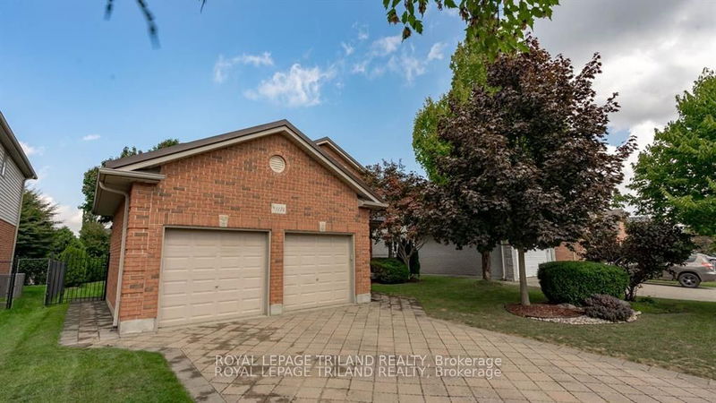 home for sale on 1174 Aintree Road