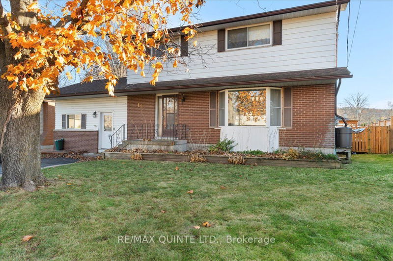 12 Philip St, Prince Edward County - Picton image-0-0
