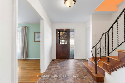 12 Philip St, Prince Edward County - Picton image-0-3
