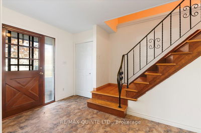 12 Philip St, Prince Edward County - Picton image-0-4
