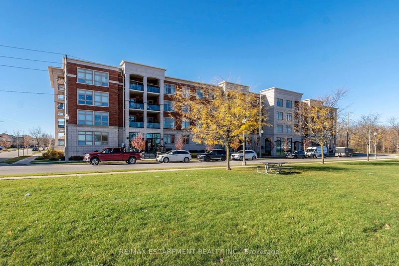 home for lease on 305-195 Commonwealth Street