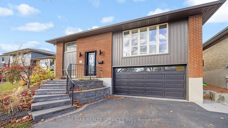364 Roselawn Pl, Waterloo, N2L 5P1 | Image 2
