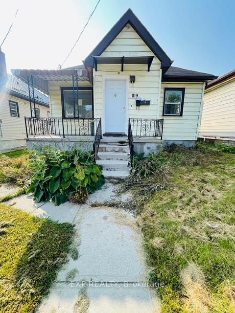 home for sale on 1119 Trafalgar Street