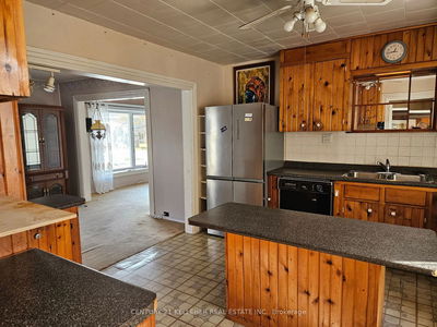 19 Broad St, Prince Edward County - Picton image-0-1