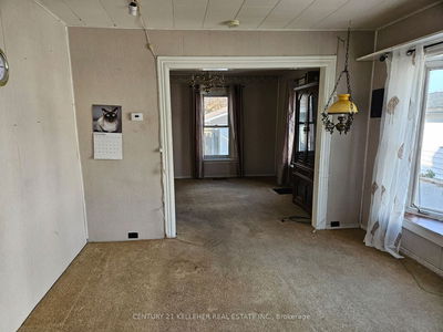 19 Broad St, Prince Edward County - Picton image-0-2