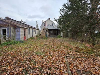 19 Broad St, Prince Edward County - Picton image-0-4