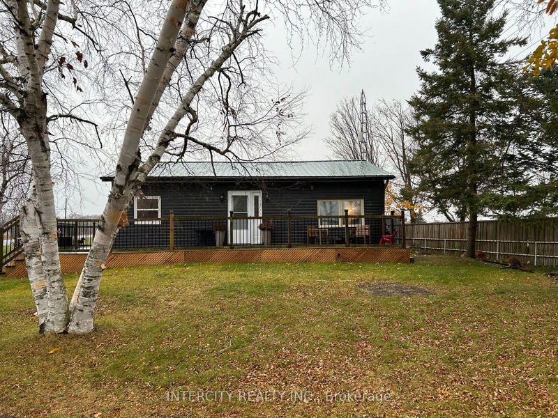 2447 County Road 8, Prince Edward County - North Marysburgh image-0-0