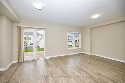 Unit 13 — 19 PERENACK Ave, Welland - Broadway image-0-3
