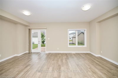 Unit 13 — 19 PERENACK Ave, Welland - Broadway image-0-4