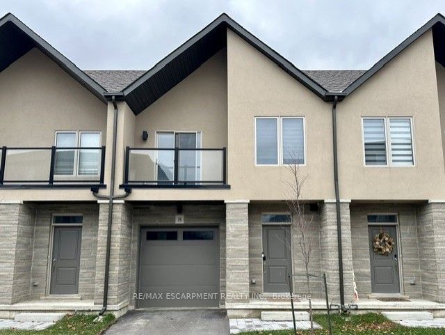 home for lease on 8 Bayberry Lane