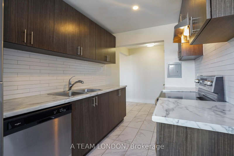 642 - 75 High St, London South, N6C 4J8 | Image 3