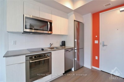 Unit 716 — 105 CHAMPAGNE Avenue S — photo 2