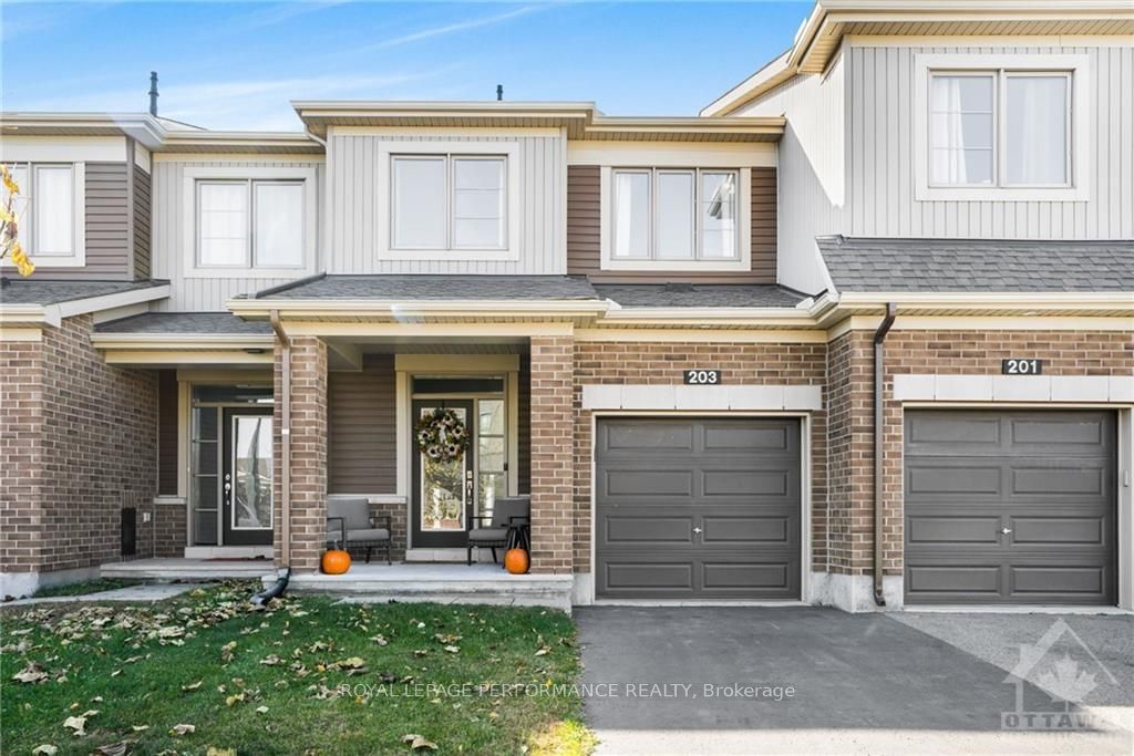 Townhouse sold at 203 BELLEEK Lane, Barrhaven, 7711 - Barrhaven - Half Moon Bay, K2J 6G2 - MLS: X10419305