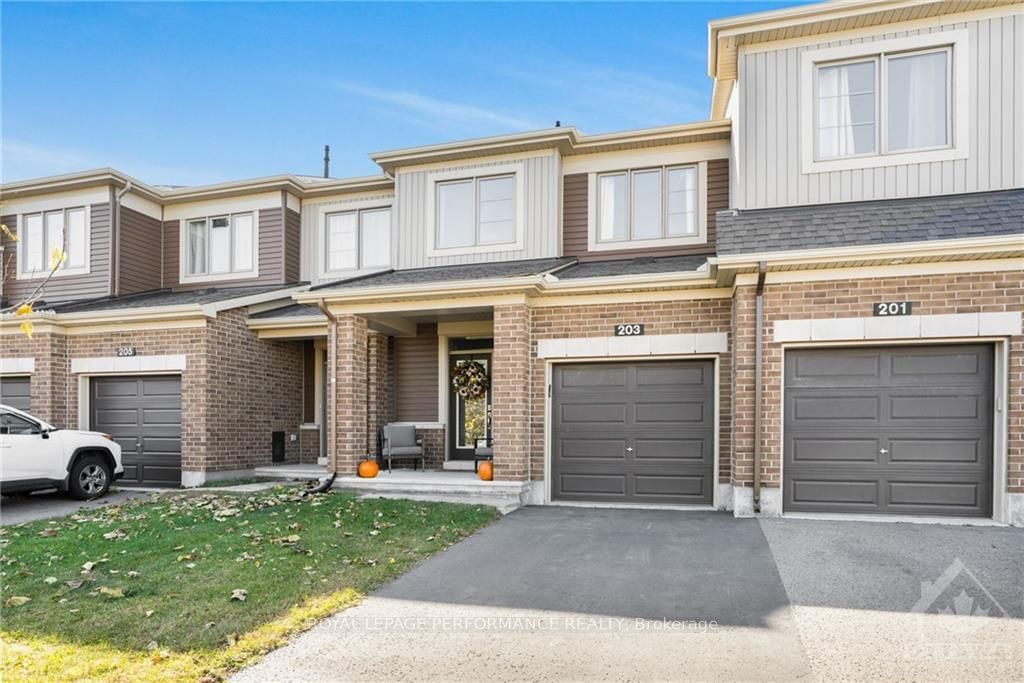 Townhouse sold at 203 BELLEEK Lane, Barrhaven, 7711 - Barrhaven - Half Moon Bay, K2J 6G2 - MLS: X10419305