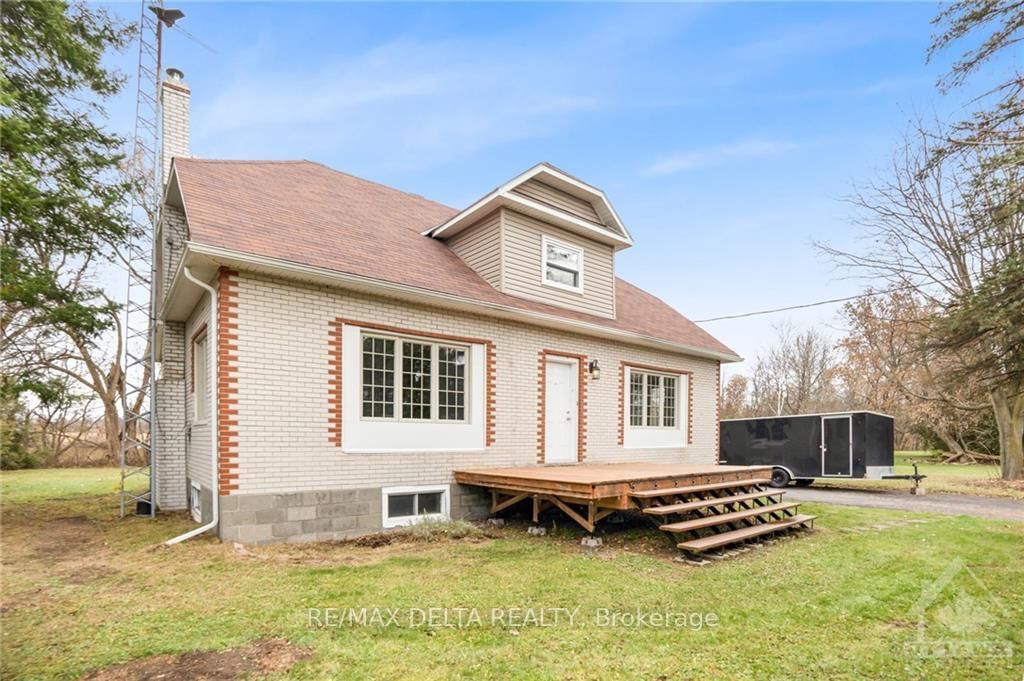 Detached House for sale at 1015 LABROSSE Street, East Hawkesbury, East Hawkesbury Twp, K0B 1P0 - MLS: X10419571