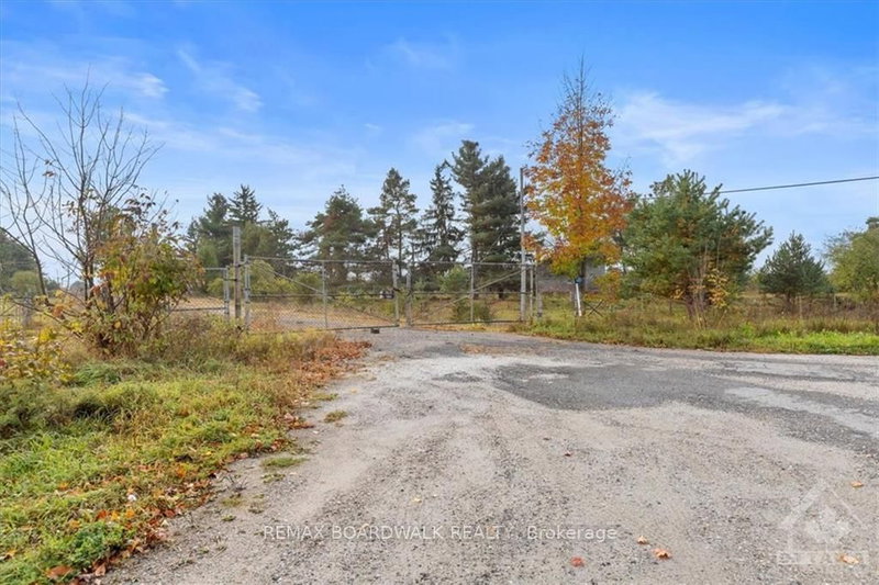 485 DRUMMOND CONCESSION 1 Rd, Rideau Ferry, K0G 1W0 | Image 3