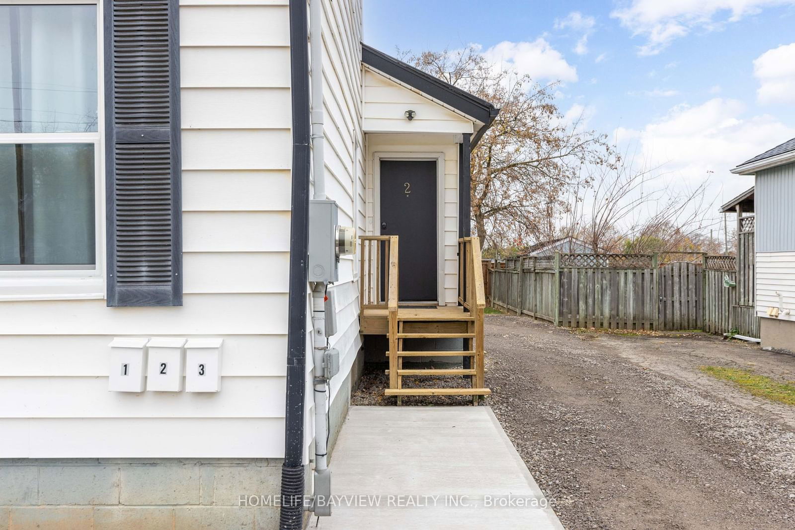 Semi-Detached House sold at 161 Louth Street, St. Catharines, 458 - Western Hill, L2S 2R4 - MLS: X10419789