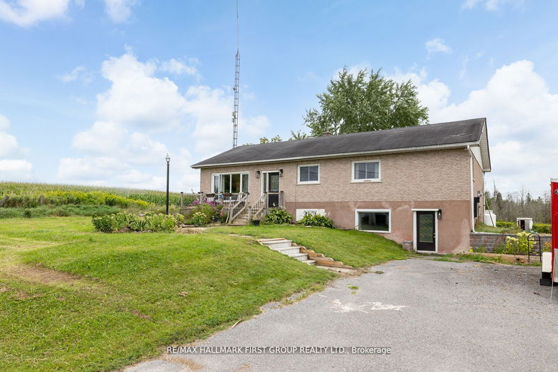 home for sale on 881 11th Line W
