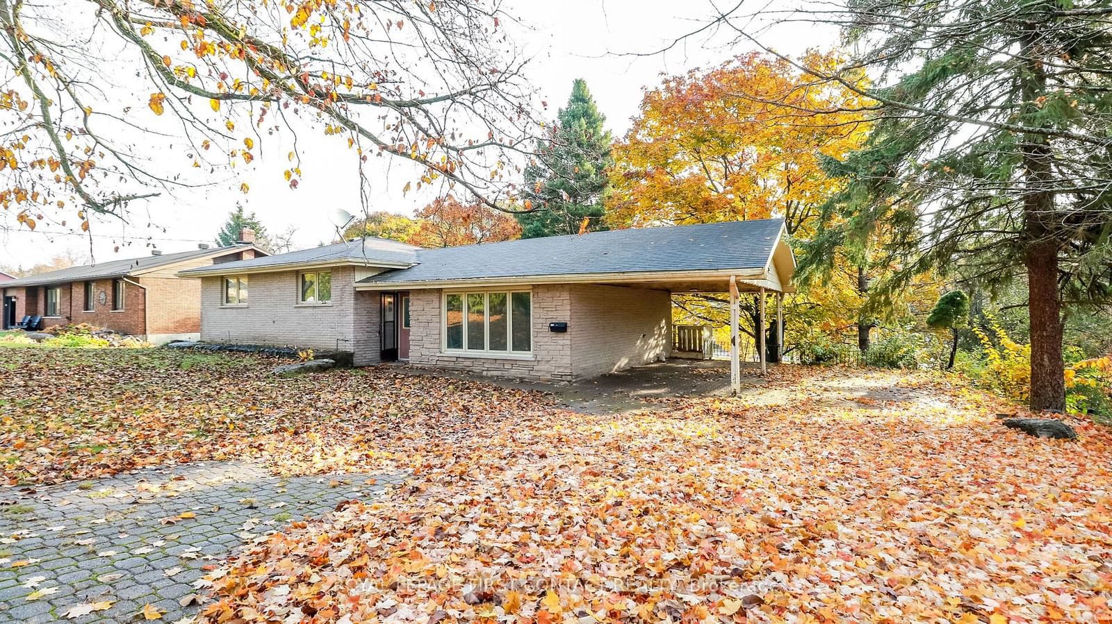 Building at 18 Kennedy Drive, Kawartha Lakes, Fenelon Falls