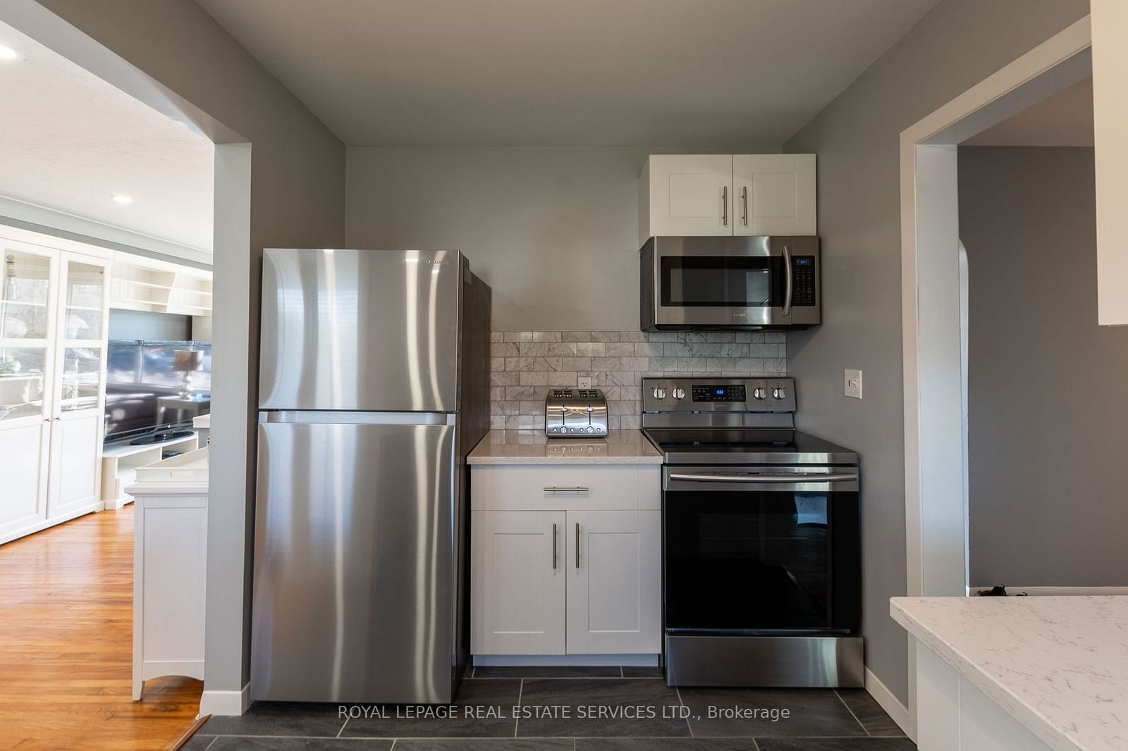 Listing Image 9