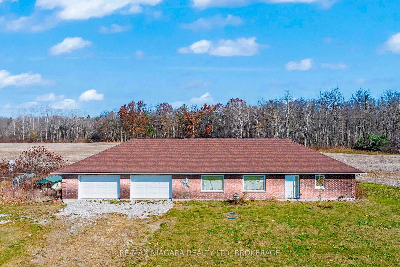 Building in 575 Barth Sideroad