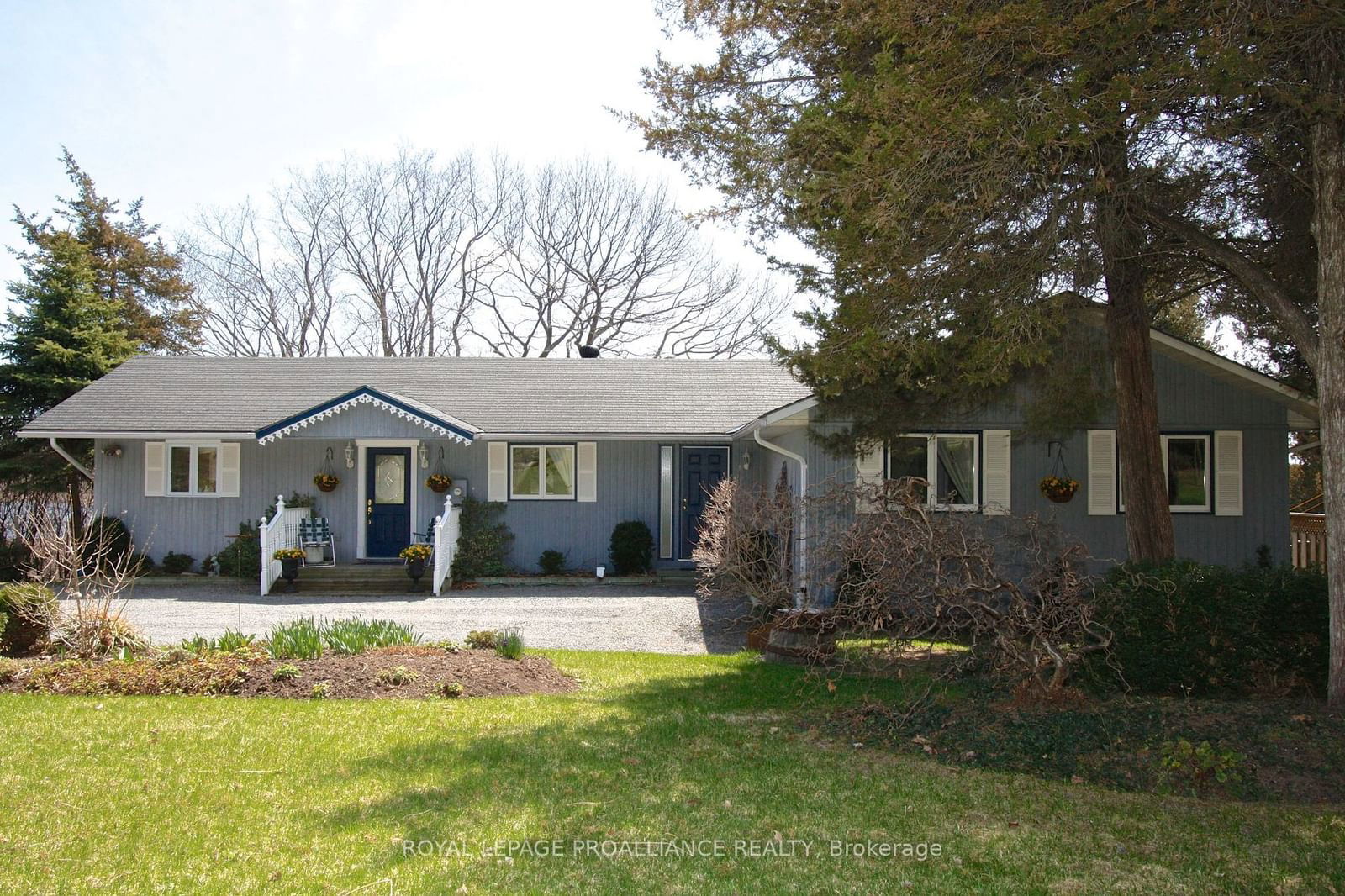 Building at 60 Island Road, Prince Edward County, Hallowell