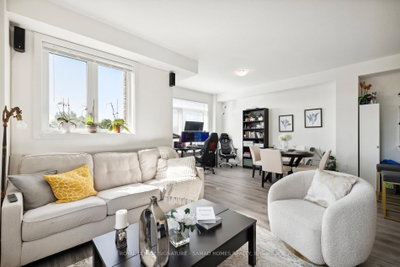 Unit 61 — 590 North Service Road — more photos