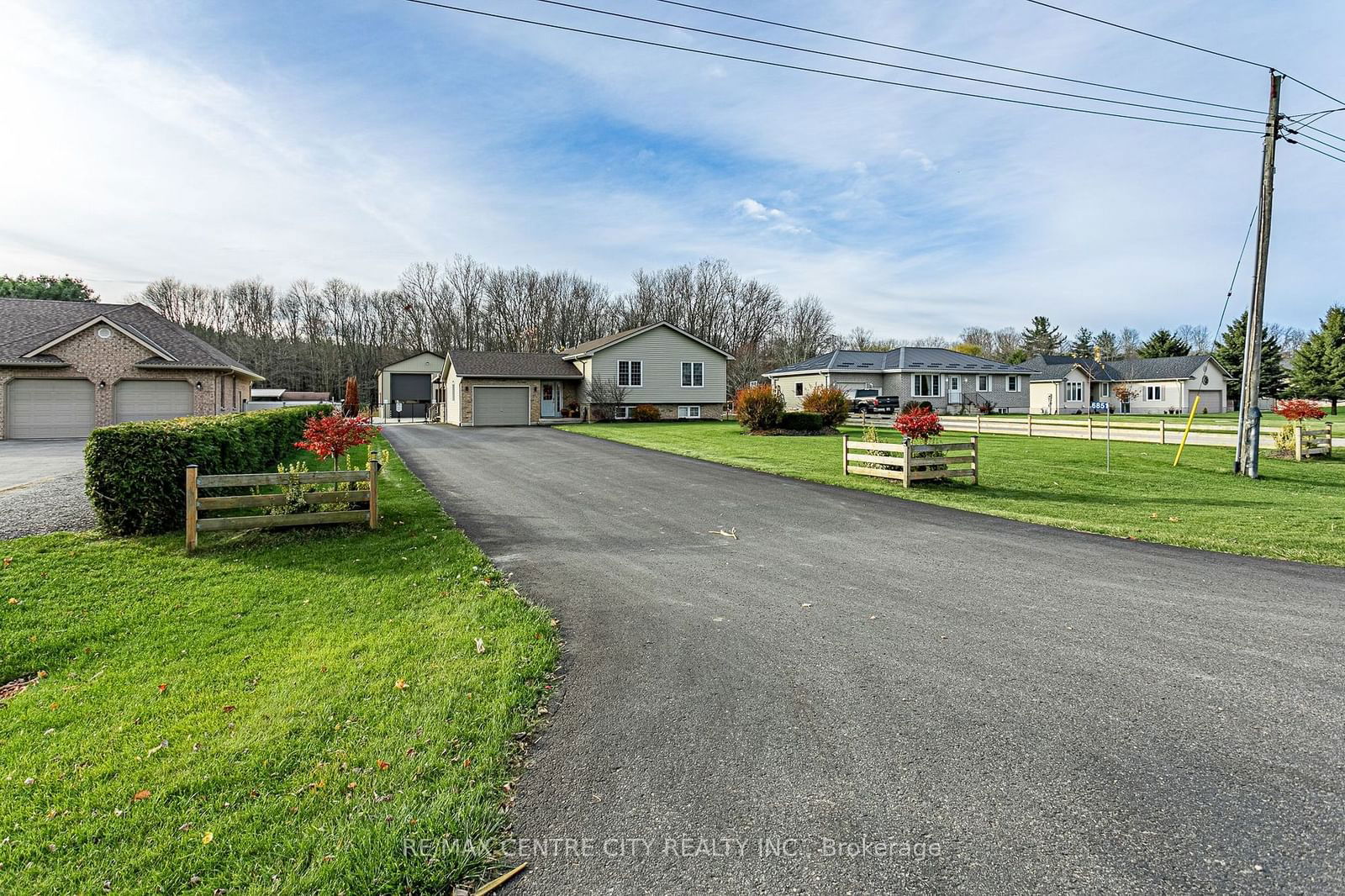 Building at 6851 Springfield Road, Malahide, Mount Salem