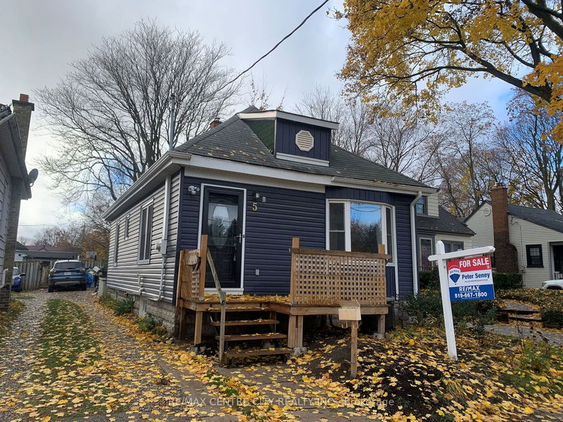 home for sale on 5 Wolseley Avenue