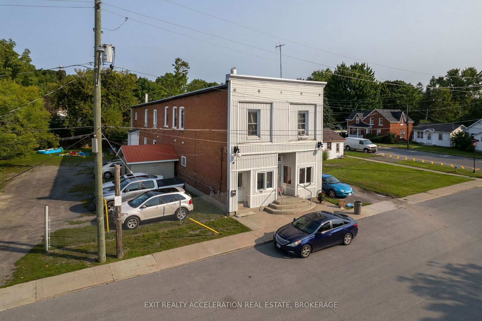 Building in 329 Edmon Street