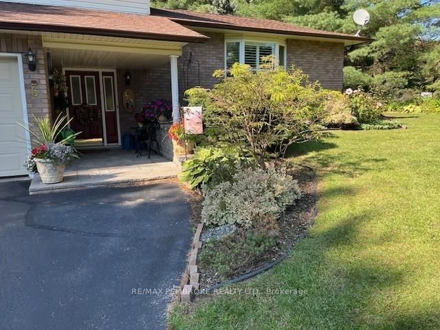 Detached House for sale at 6 DEREK Drive, Petawawa, 520 - Petawawa, K8H 3L8 - MLS: X10426093