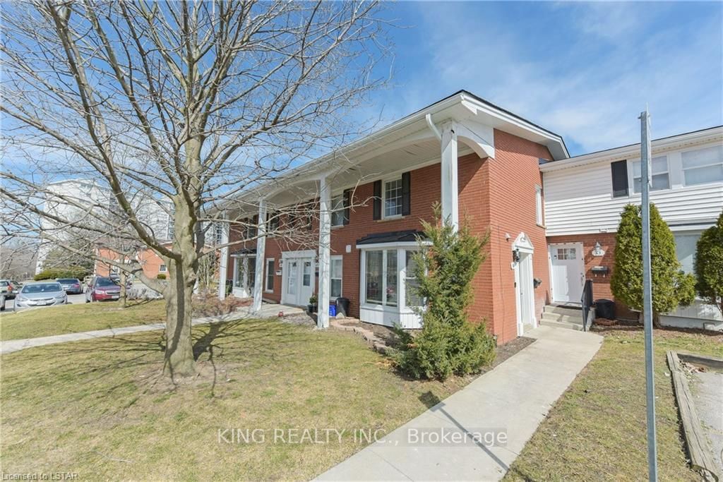 Building in 66 ARBOUR GLEN Crescent