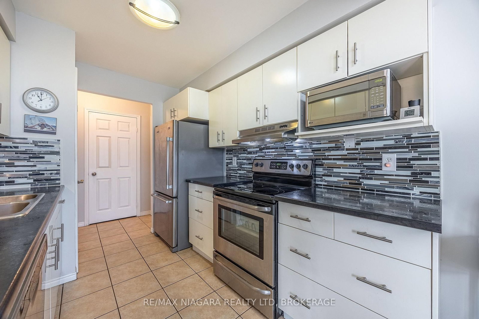 Listing Image 17