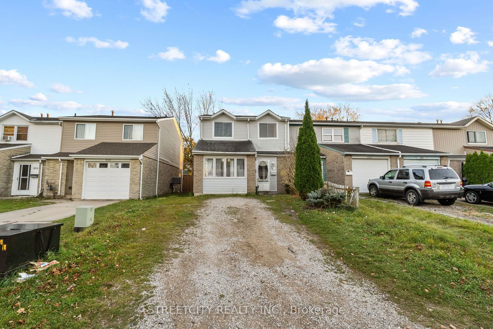 Townhouse sold at 311 Somerset Crescent, Sarnia, Sarnia, N7S 4E8 - MLS: X10426757