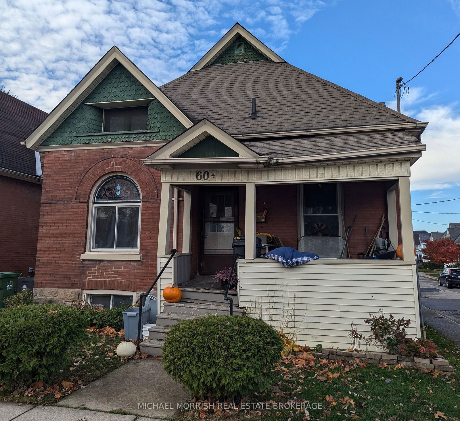 Building in 60 1/2 ST CATHERINE Street