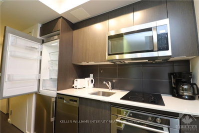 Unit 2115 — 105 CHAMPAGNE Avenue S — more photos