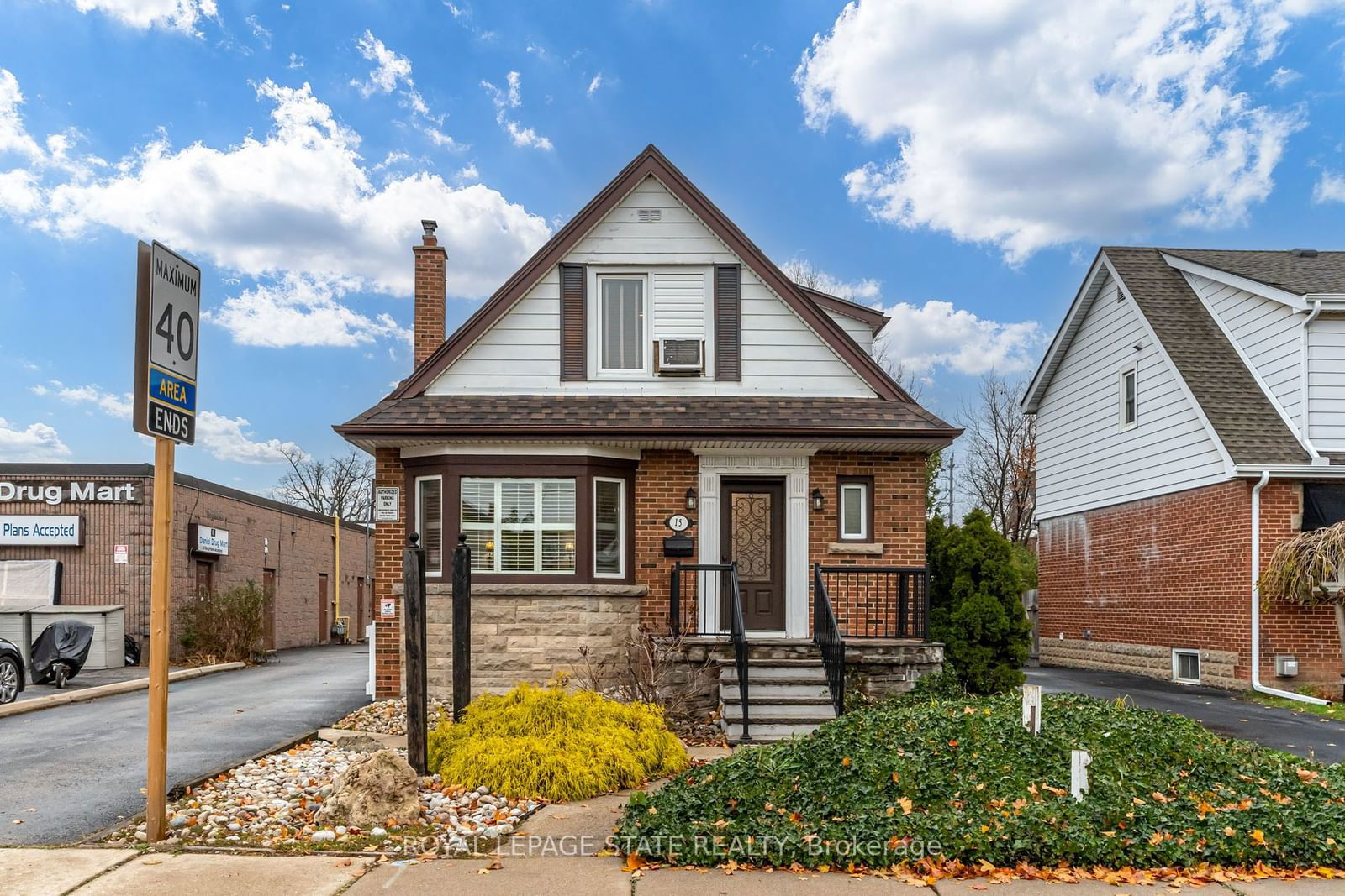 Building in 15 Empress Avenue