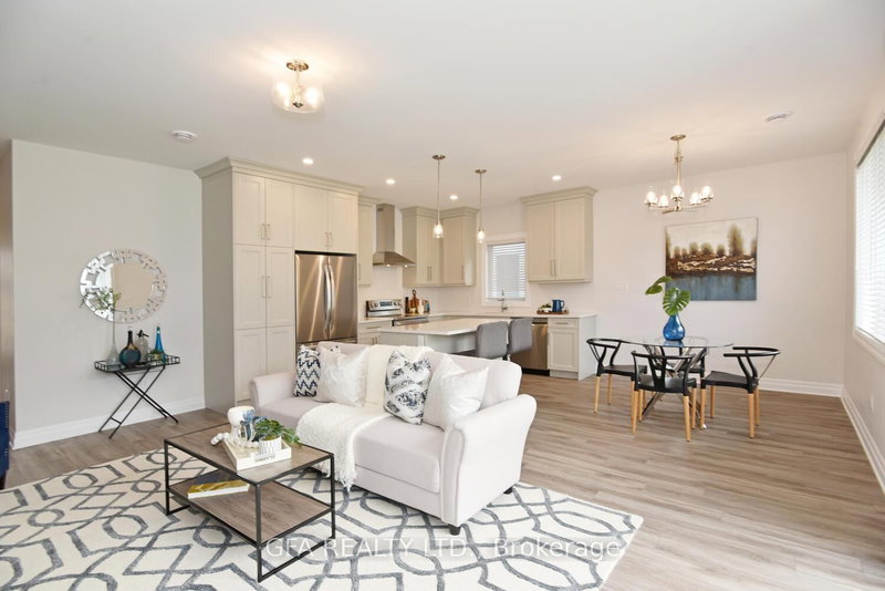 403 Breakwater Blvd, Central Elgin, N5L 0B5 | Image 2