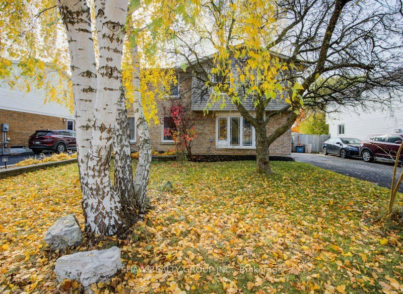 home for sale on 572 Elgin Street N
