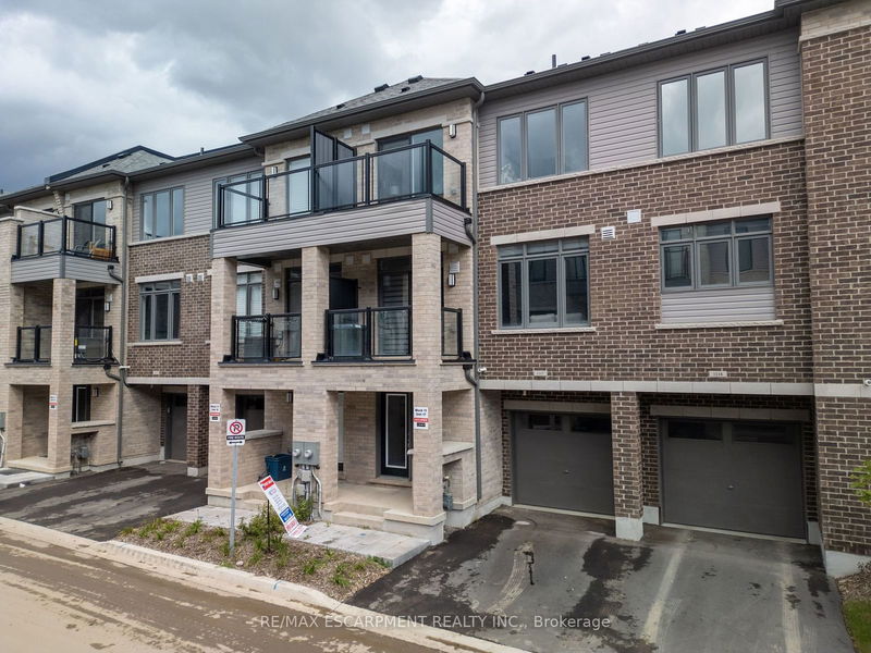 home for lease on 1117-585 Colborne Street E