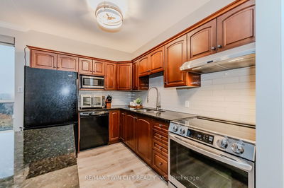 Unit 804 — 255 Keats Way, Waterloo -  image-0-2