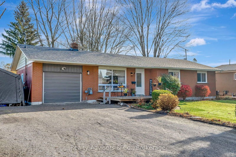 6 Woodhouse Ave, Norfolk - Port Dover image-0-0