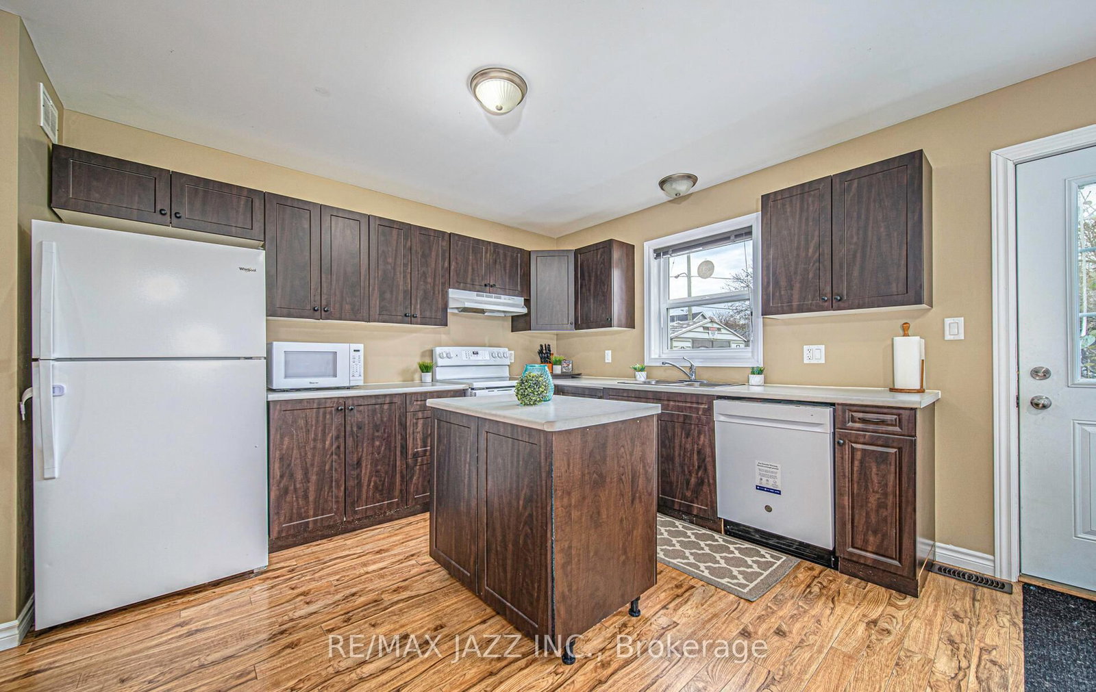 Listing Image 7