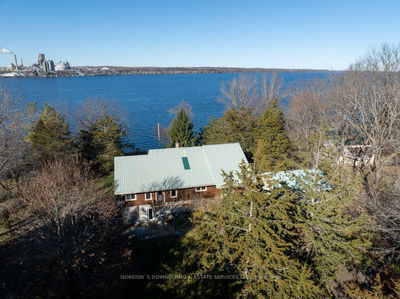 12090 D Loyalist Pkwy, Prince Edward County - Picton