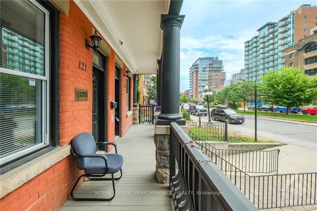 Semi-Detached House sold at 121 YORK Street, Ottawa, Lower Town/Byward Market, K1N 5T4 - MLS: X10432372