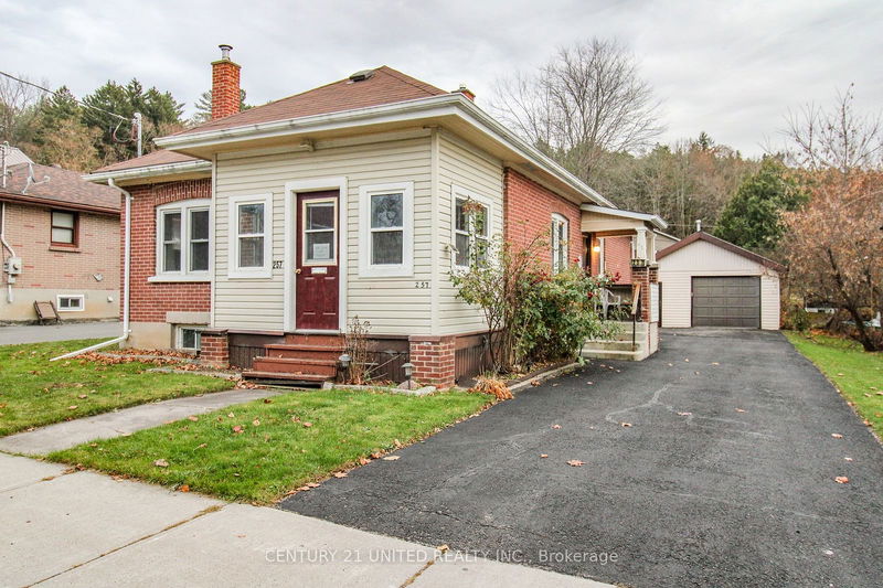 257 Carlisle Ave, Peterborough - Ashburnham image-0-0