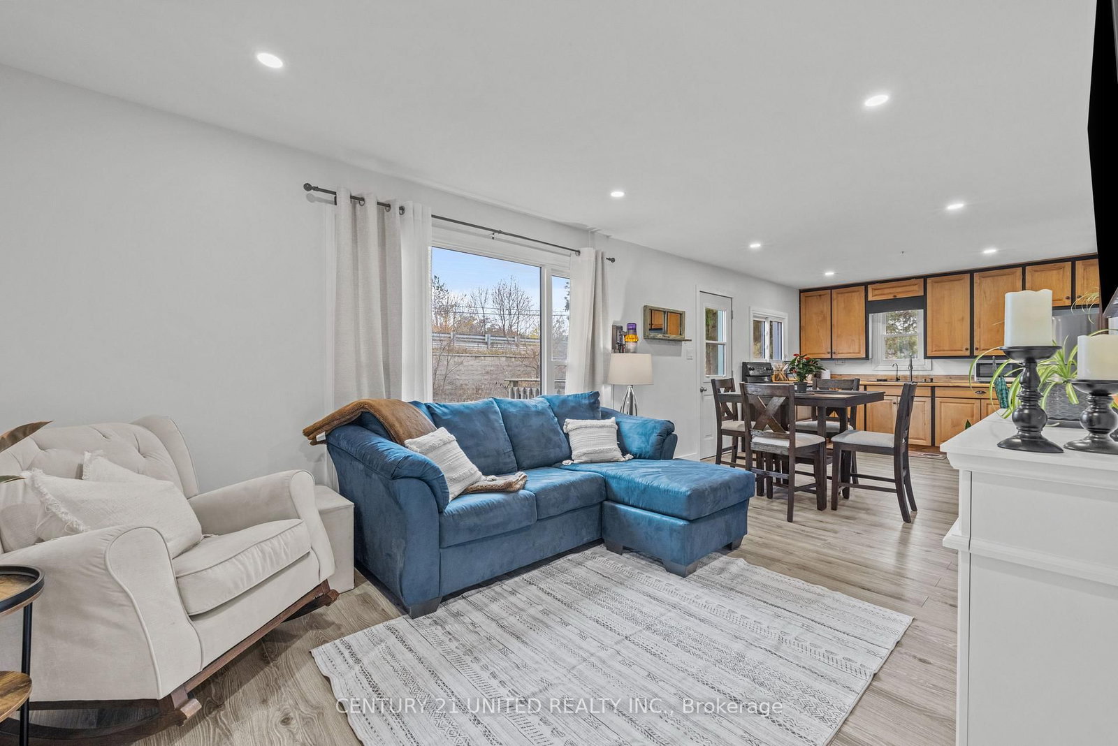Listing Image 12